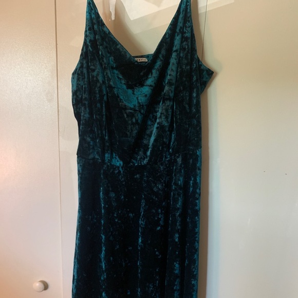 Emerald Green Crushed Velvet Minidress XXL - Picture 7 of 7